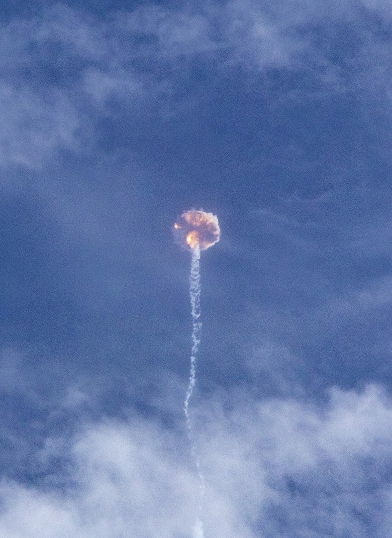 The first photos from the SpaceX In-Flight Abort test - Spacex, Falcon 9, Elon Musk, Space, Video, Longpost