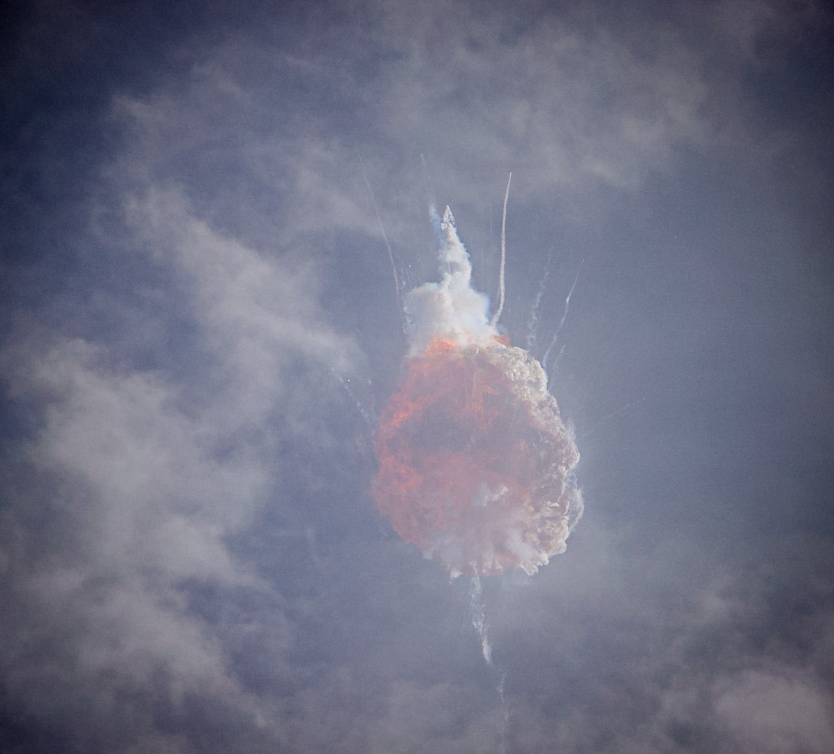 The first photos from the SpaceX In-Flight Abort test - Spacex, Falcon 9, Elon Musk, Space, Video, Longpost