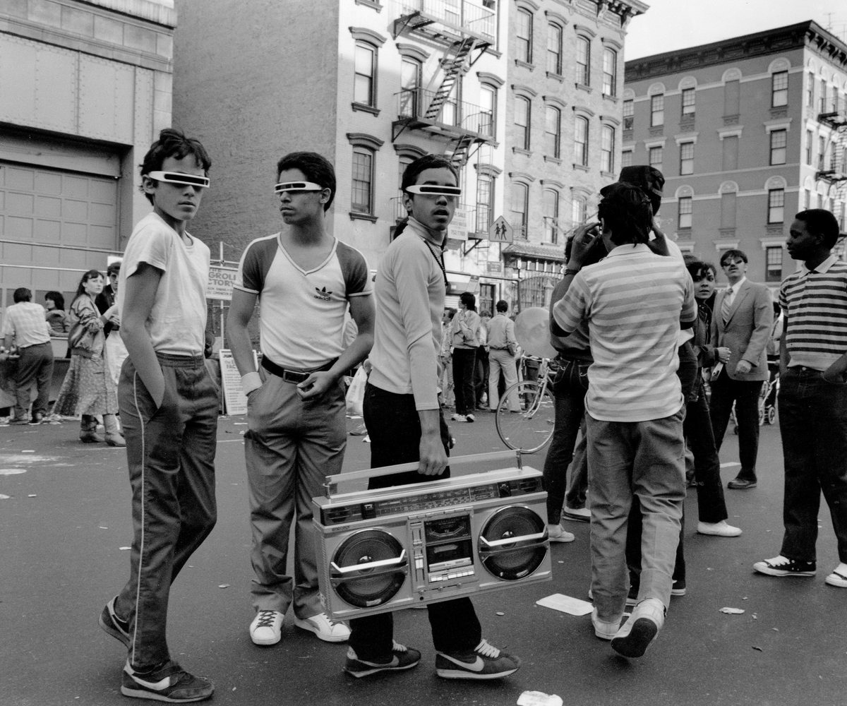 Guys with a Boombox, 14th Street, New York, 1983 - Retro, 80-е, Boombox, New York, USA, Teenagers