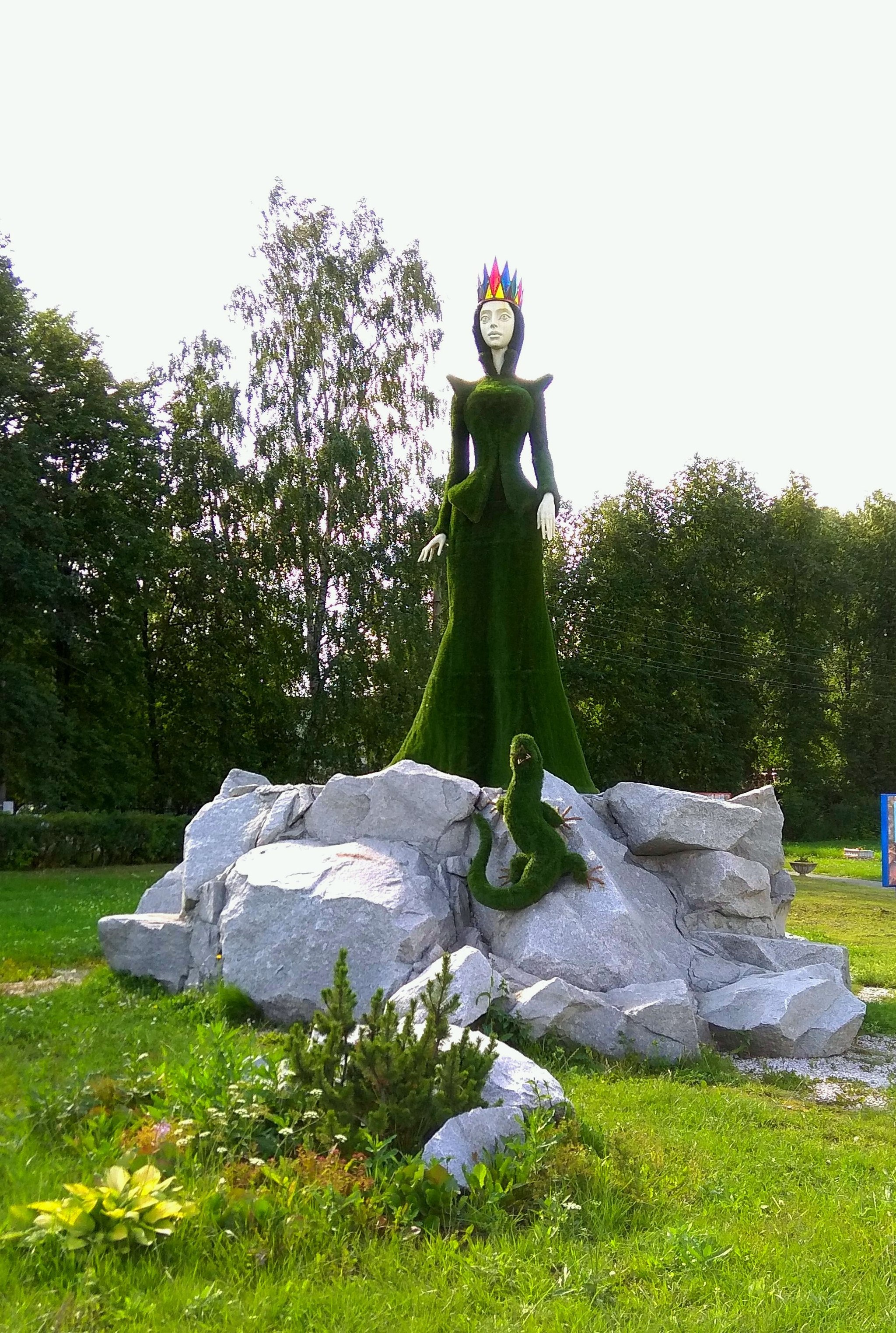 Статуя хозяйка медной горы Березовский