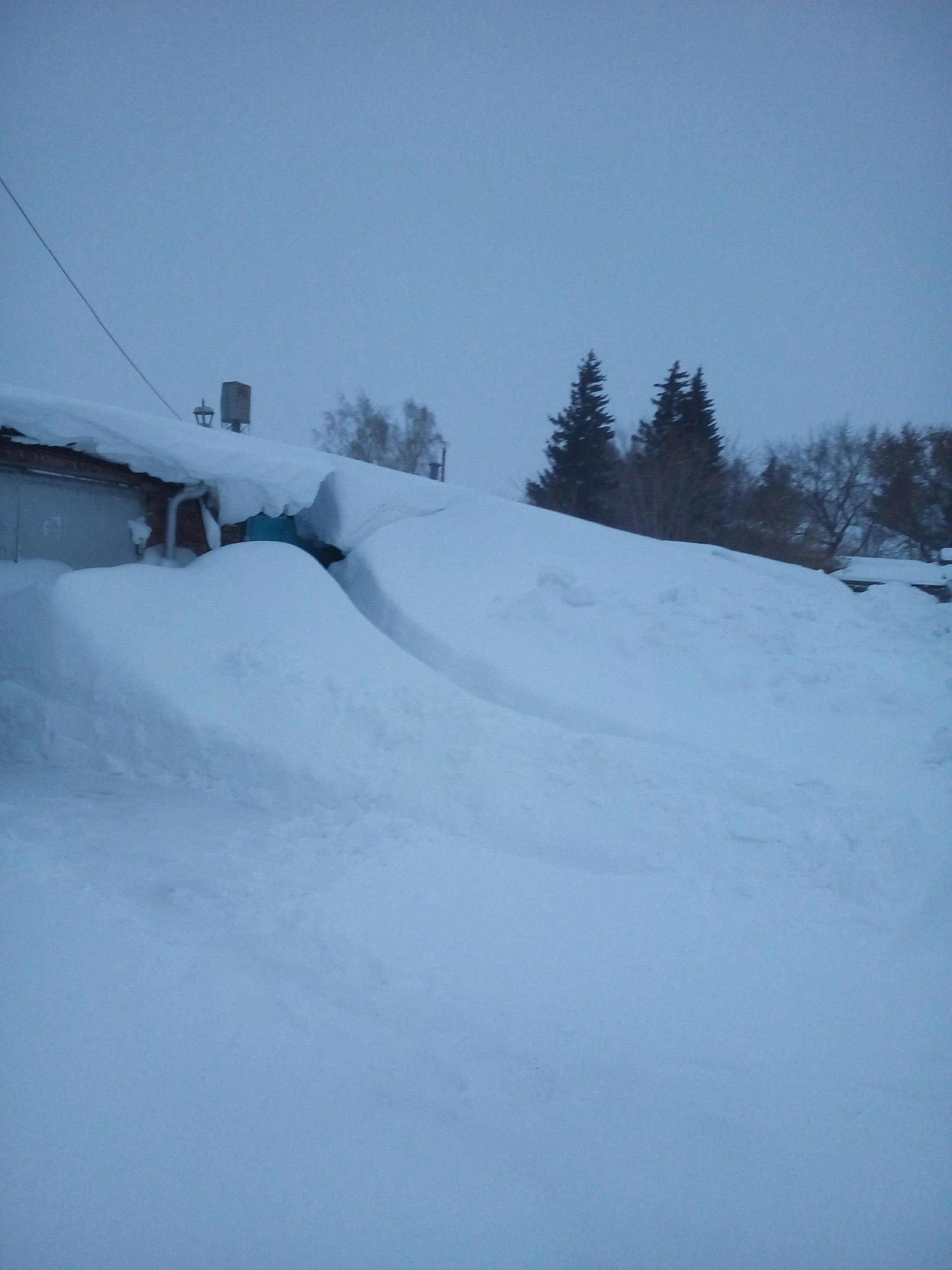 Breakthrough into the garage. (White captivity) - My, Snow, Garage, Photo on sneaker, Longpost