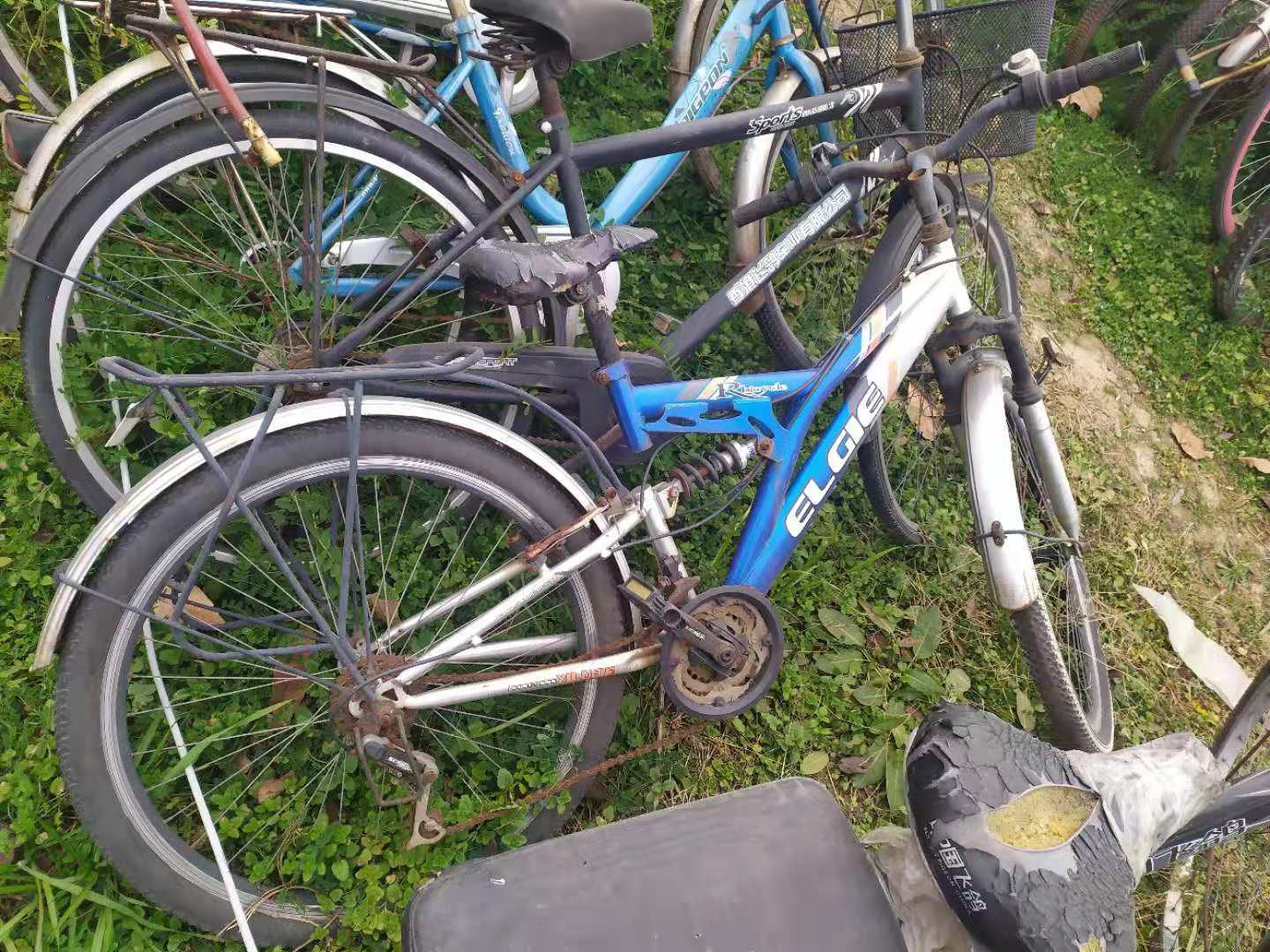 Giant bicycle dump in front of the house - My, China, A bike, Dump, Disposal, Longpost