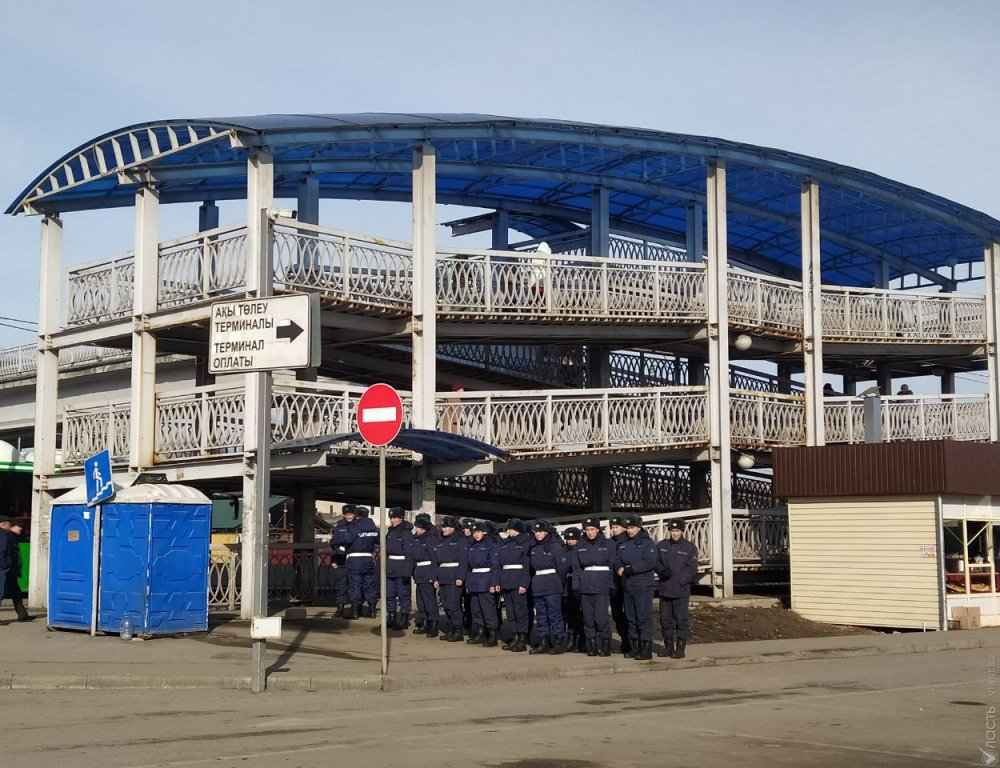 A flea market area has been cordoned off in Almaty - Dungans, Kazakhstan, Conflict, Video, Longpost, Almaty, Swap meet