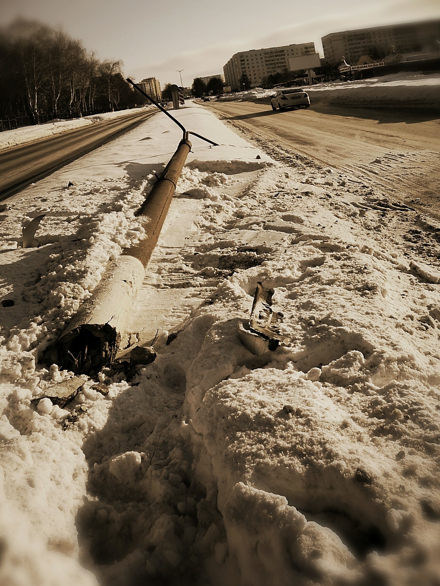 Drivers against poles - My, Road accident, Pillar