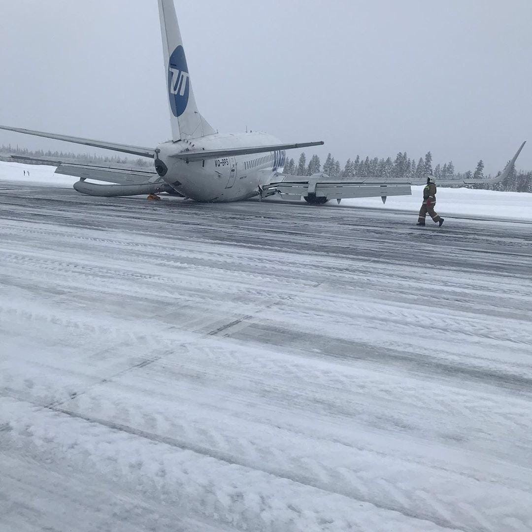 В Усинске совершил жёсткую посадку самолёт авиакомпании Utair | Пикабу