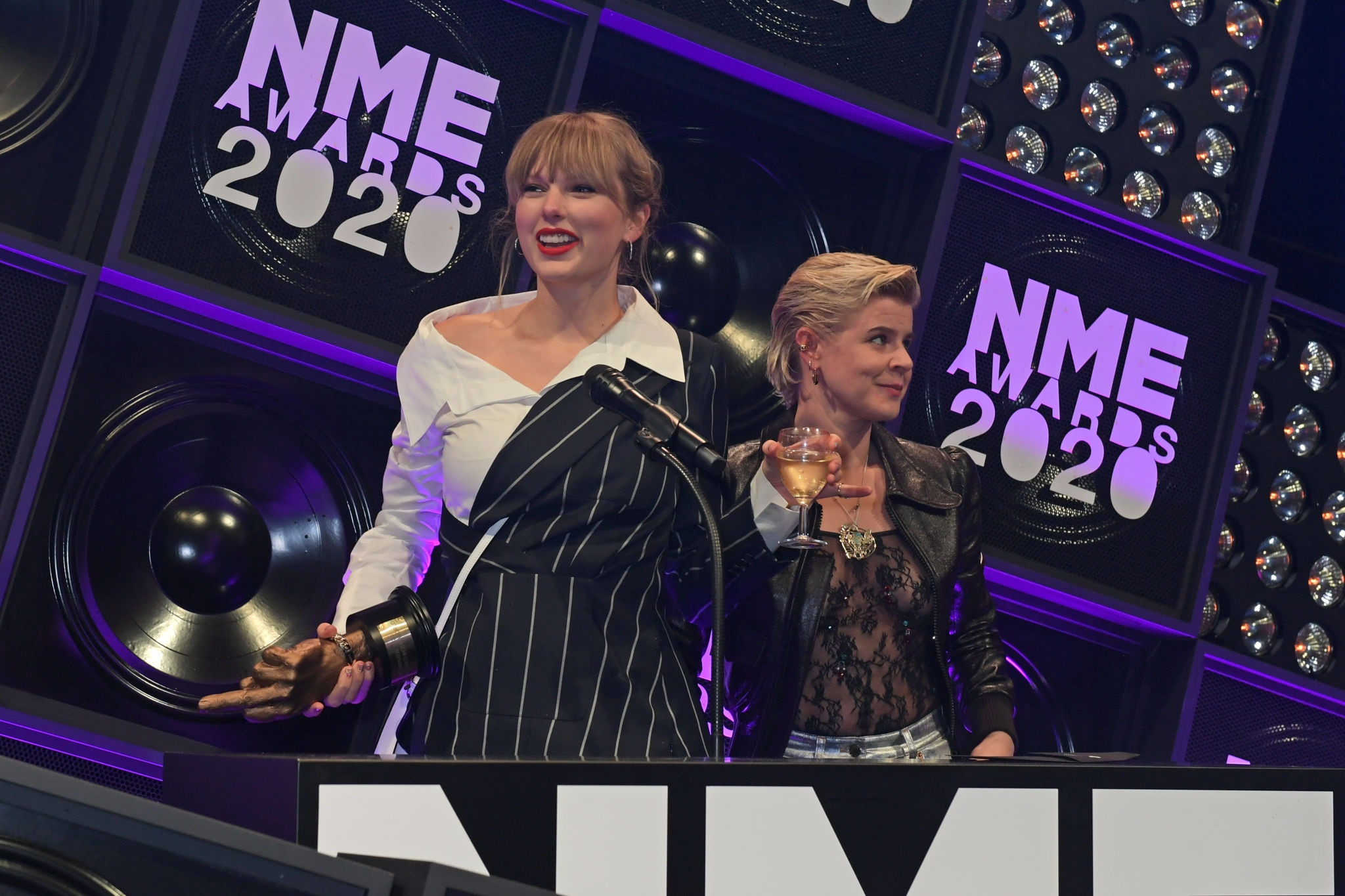 Тейлор Свифт одержала победу в номинации «Лучший сольный артист» на премии «NME»