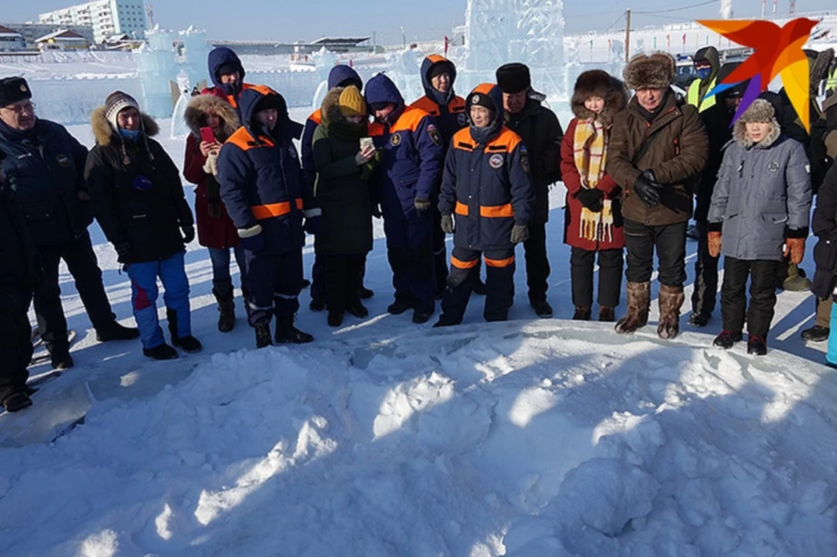 Мужчина ради жены вморозил себя в ледяное сердце - Снег, Лед, Любовь, Видео, Длиннопост