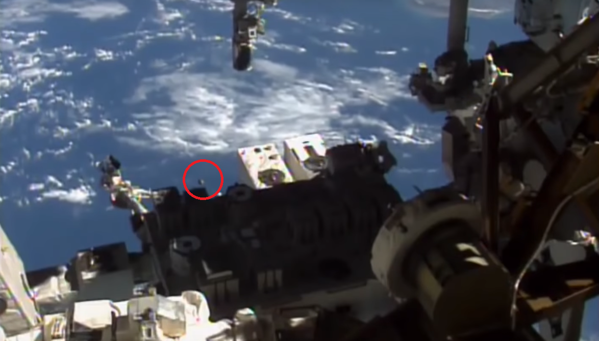 Video of an unnamed spacecraft flying near the ISS - Space, ISS, UFO, NASA, Video, Longpost