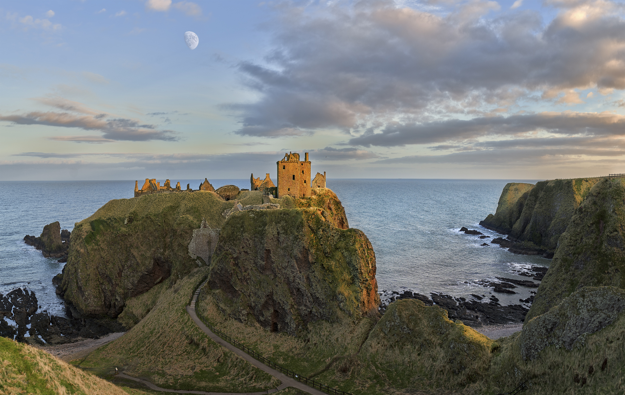 Scotland. Dunnottar Castle - My, Scotland, Lock, Middle Ages, Sunset, Clouds, Ocean, Travels, The photo