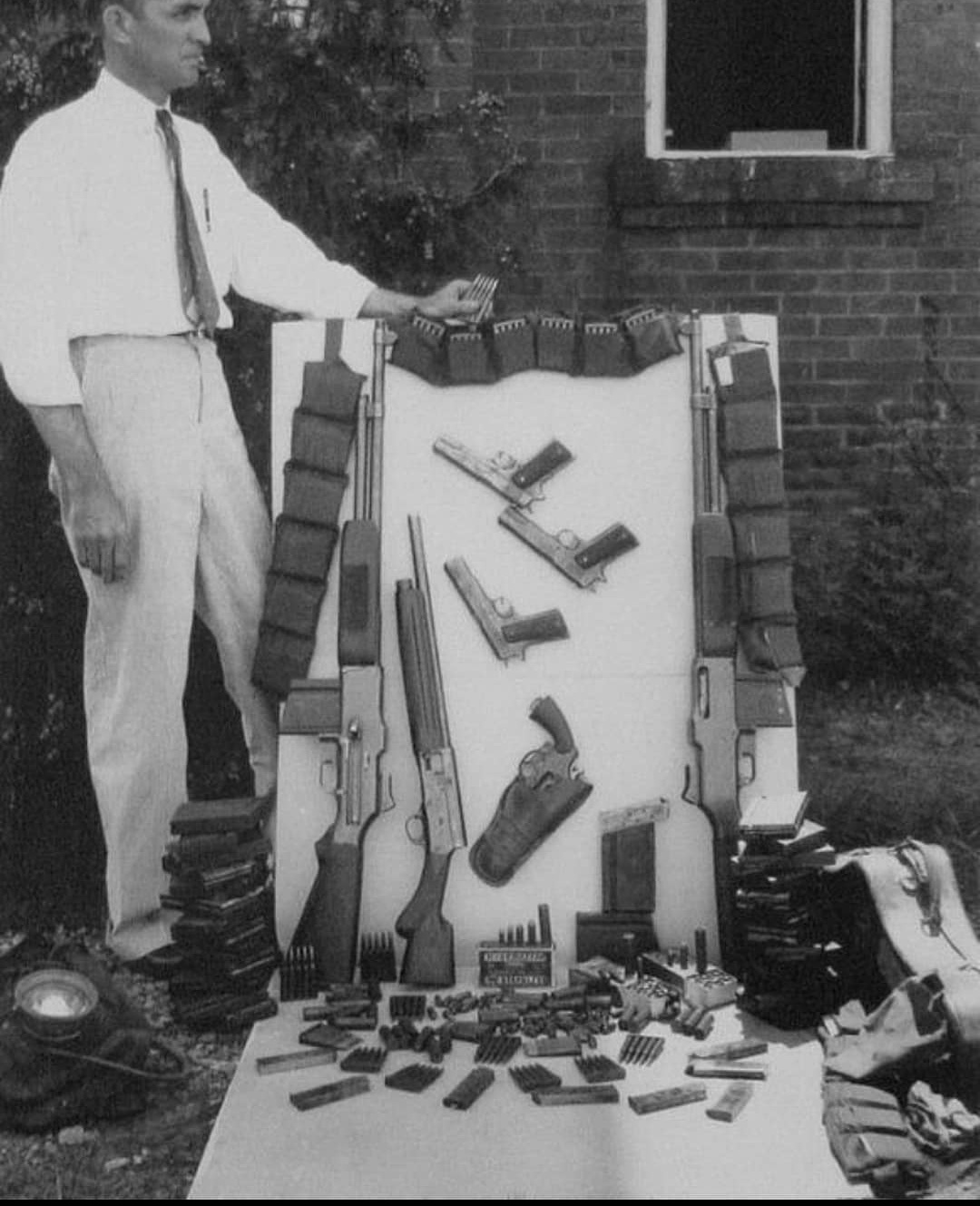 Bonnie and Clyde's Arsenal - BONNIE AND CLIDE, Arsenal, The photo, Story, 1930s