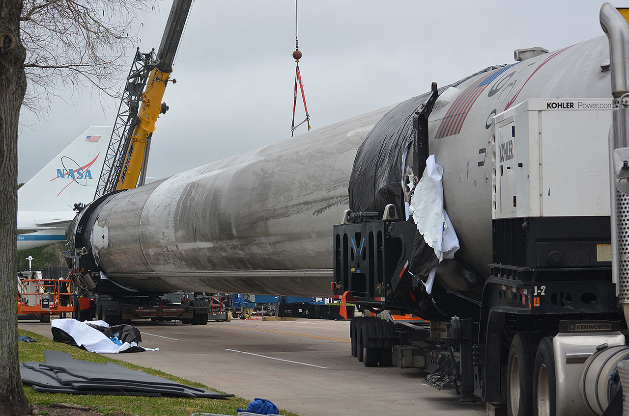 SpaceX puts Falcon 9 rocket on display at Space Center Houston - Spacex, Falcon 9, Cosmonautics, Longpost