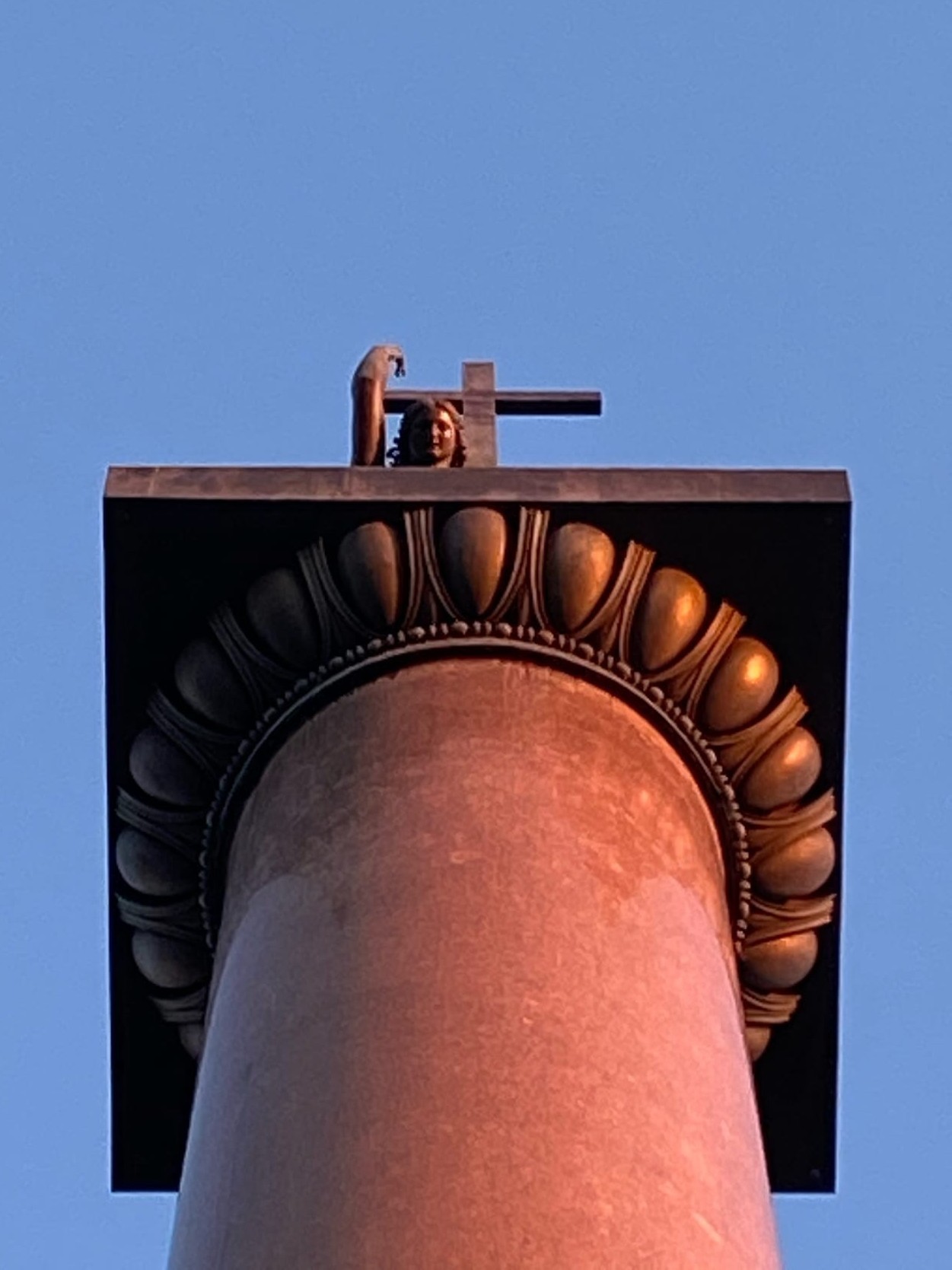 When you wanted to take a selfie at a height and dropped your phone - My, Selfie, Saint Petersburg, Alexander Column, Angel, Longpost