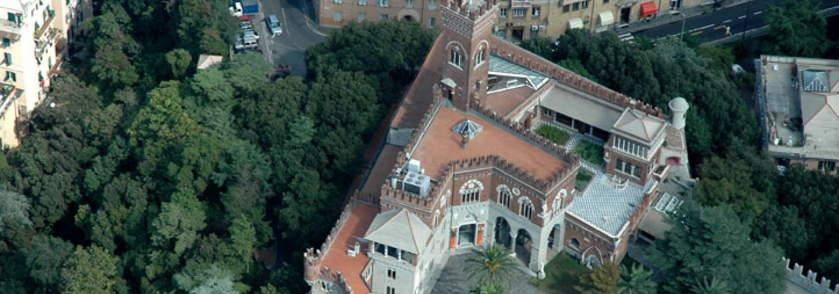 A unique combination of elevator and funicular - Funicular, Elevator, Italy, Genoa, Longpost, Video