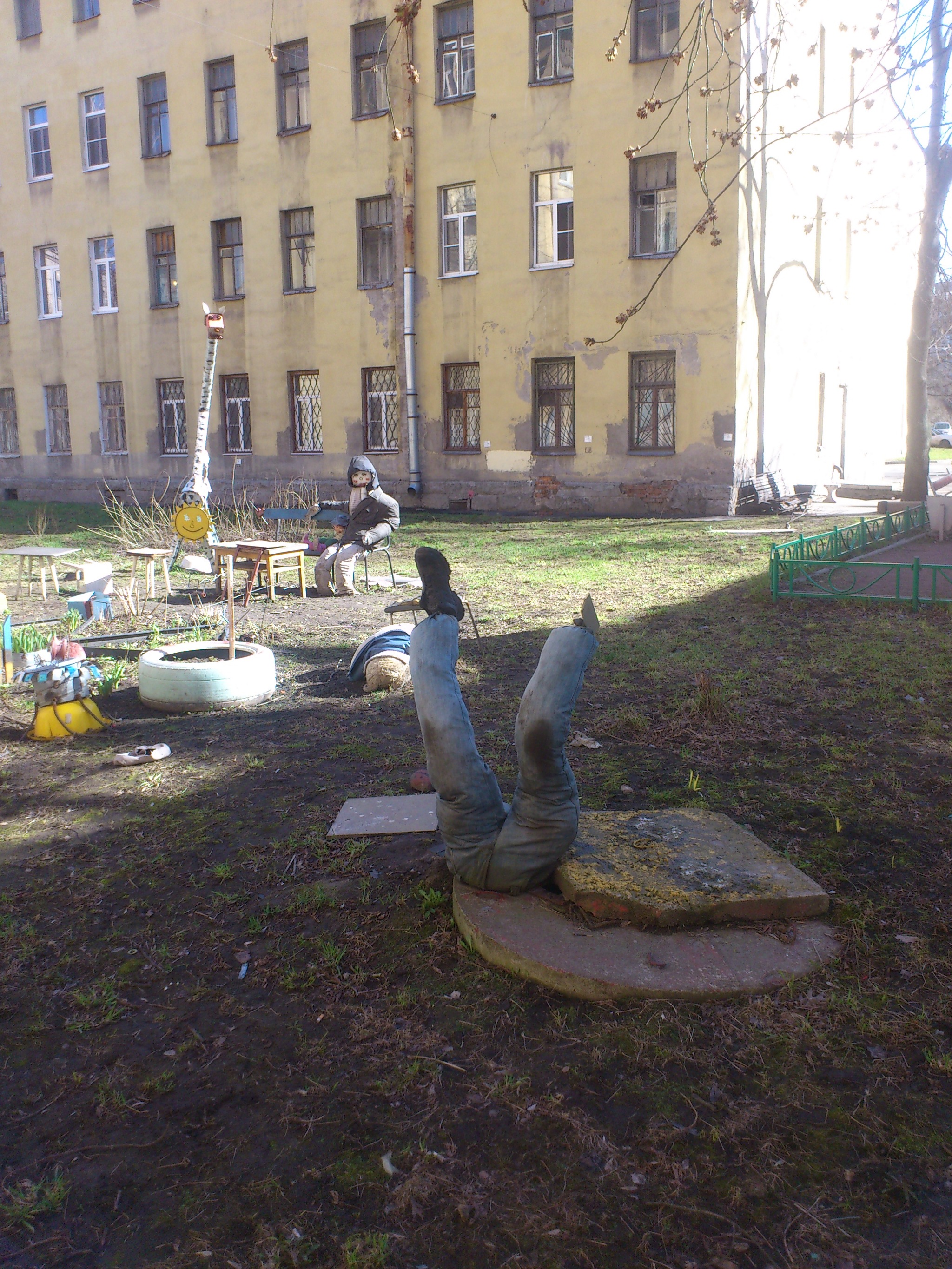 Petersburg courtyard in a residential area - My, Courtyard, Saint Petersburg, Longpost