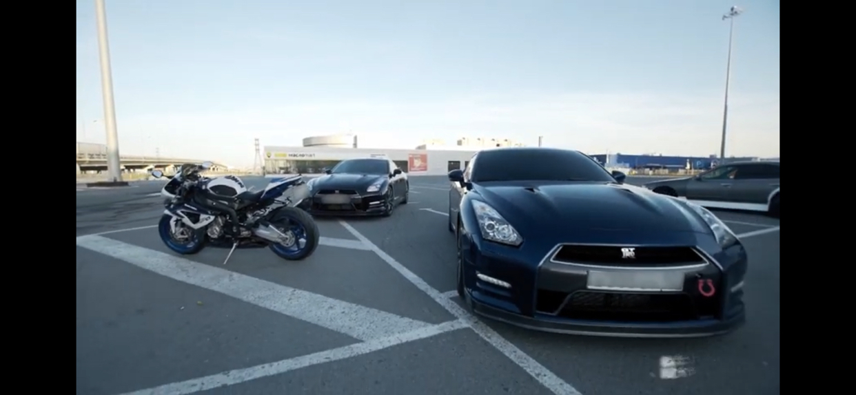 Zaruba Nissan GTR 35 vs Porsche 911 vs BMW S1000RR HP4 sport bike vs sports cars - My, Auto, Moto, Video