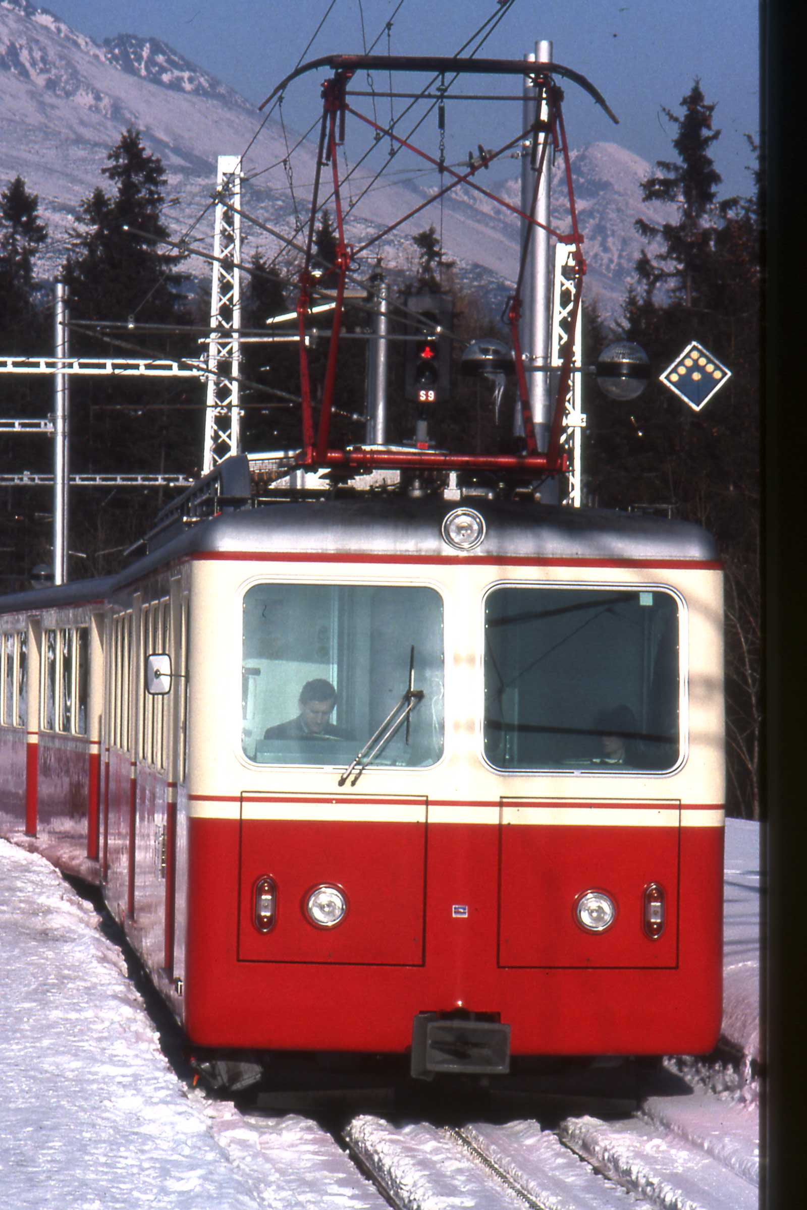 Rack railway in the Tatras - Railway, Gear rail, Slovakia, Tatra Mountains, Stadler, Video, Longpost