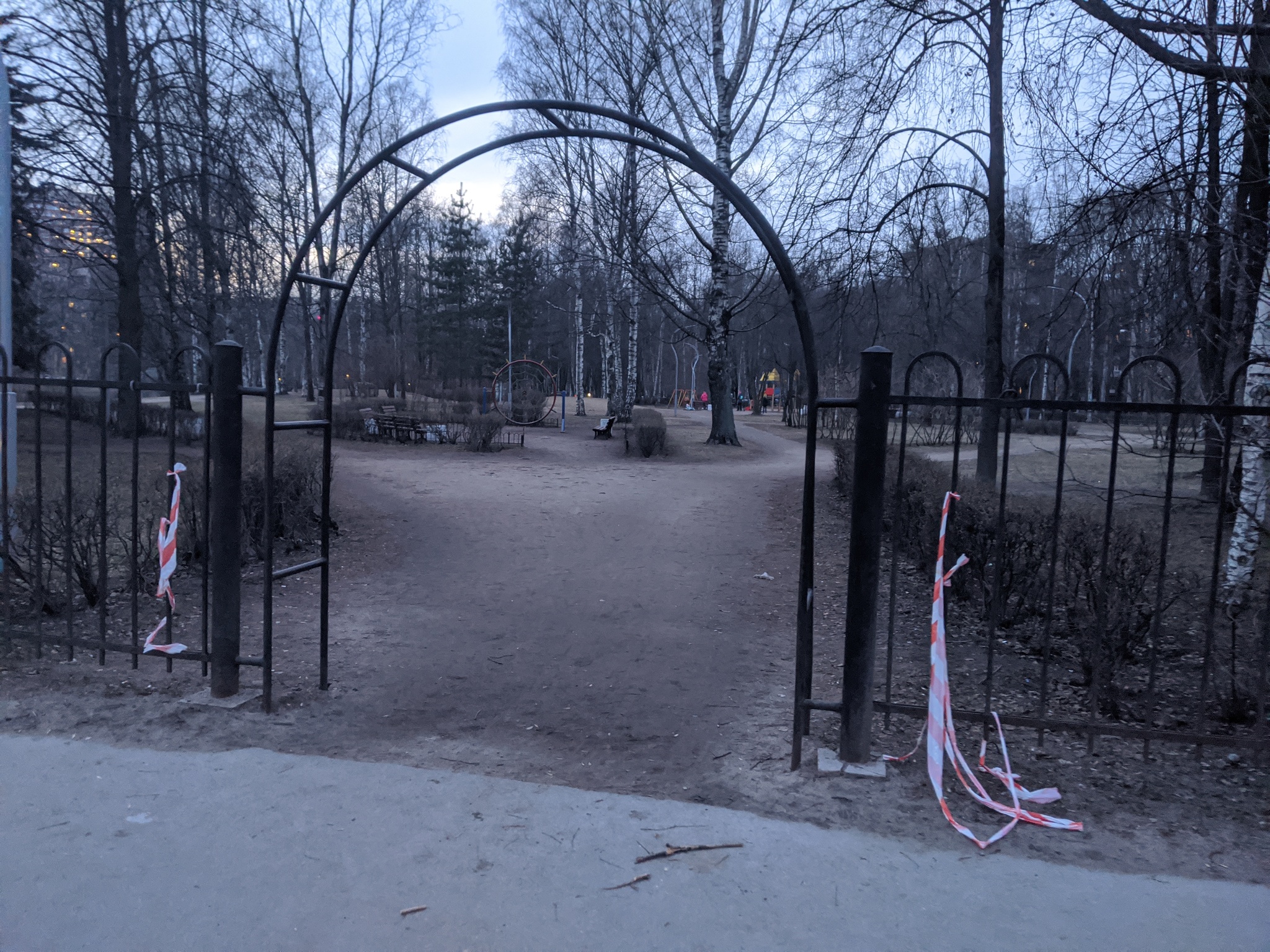 The parks are closed for quarantine and drying... - My, The park, Quarantine, Saint Petersburg