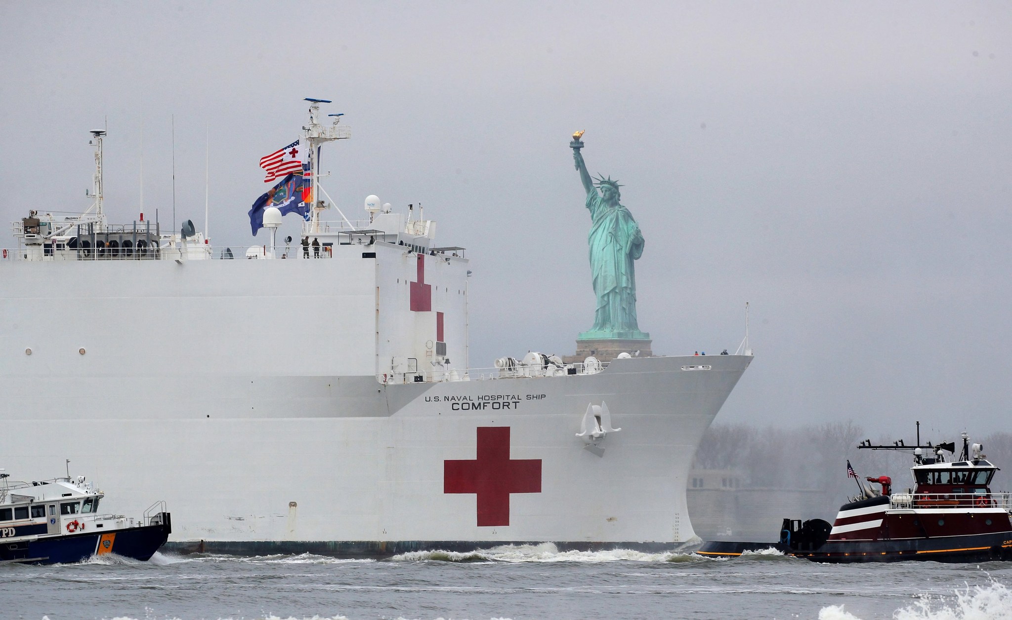 Recently, the hospital ship USNS Comfort arrived in New York - Comfort, Military Hospital, Vessel, New York, USA, Crowd, The photo, Coronavirus