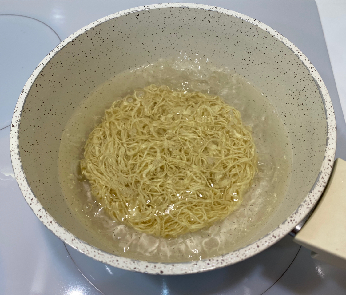 Doshiracology. Doshik with pork bone broth. Nissin Raoh Pork bone soup - My, Doshirakology, Noodles, Food Review, Doshirak, Japanese food, Longpost