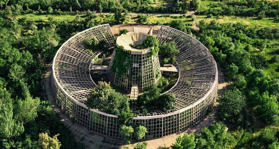 Abandoned greenhouse in Armenia - Abandoned, Armenia, Greenhouse, Nature, Nature and man