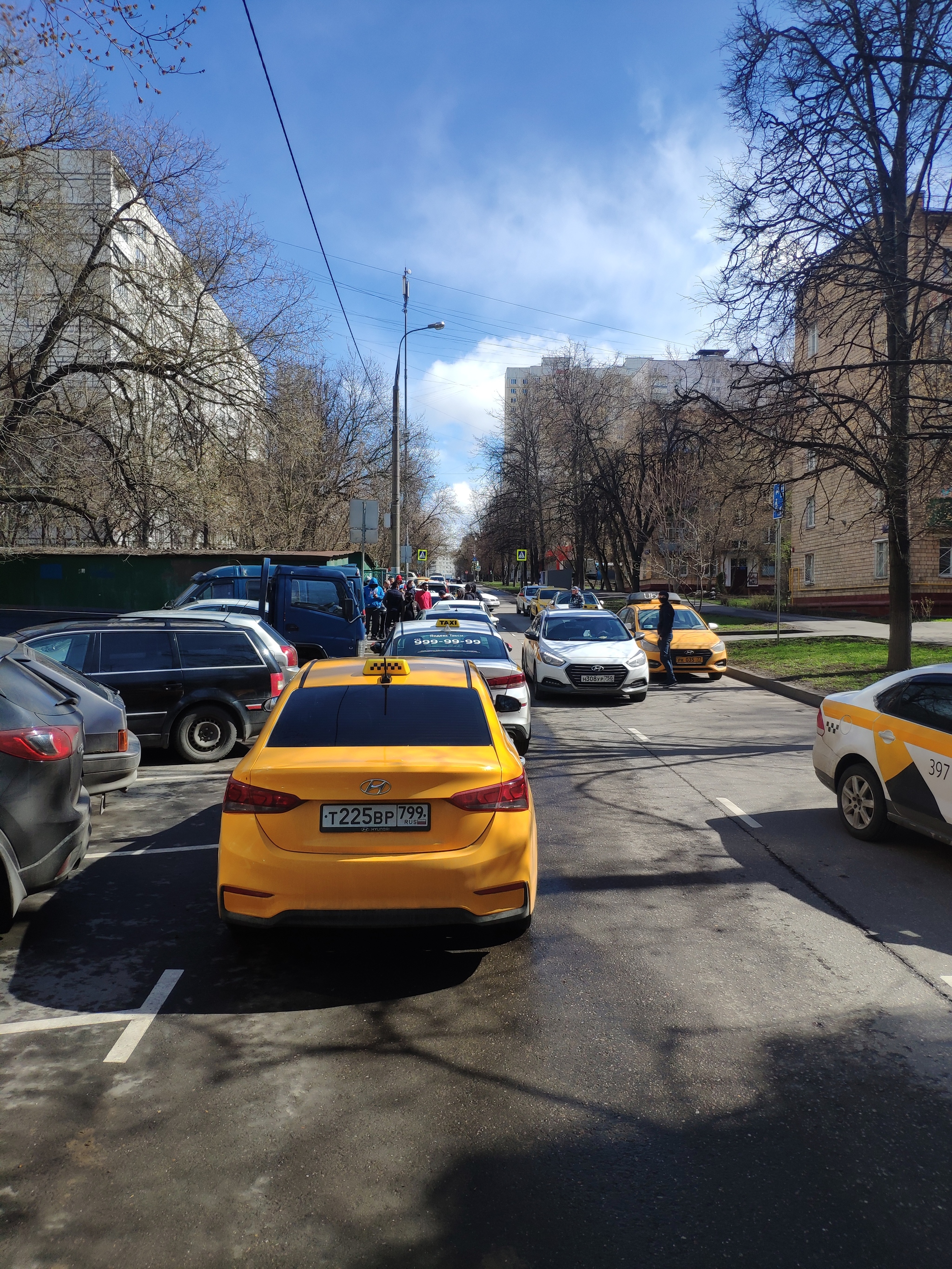 Support for taxi drivers or how to block a street in Moscow - Yandex Taxi, Yandex Food, Yandex., Quarantine, Longpost