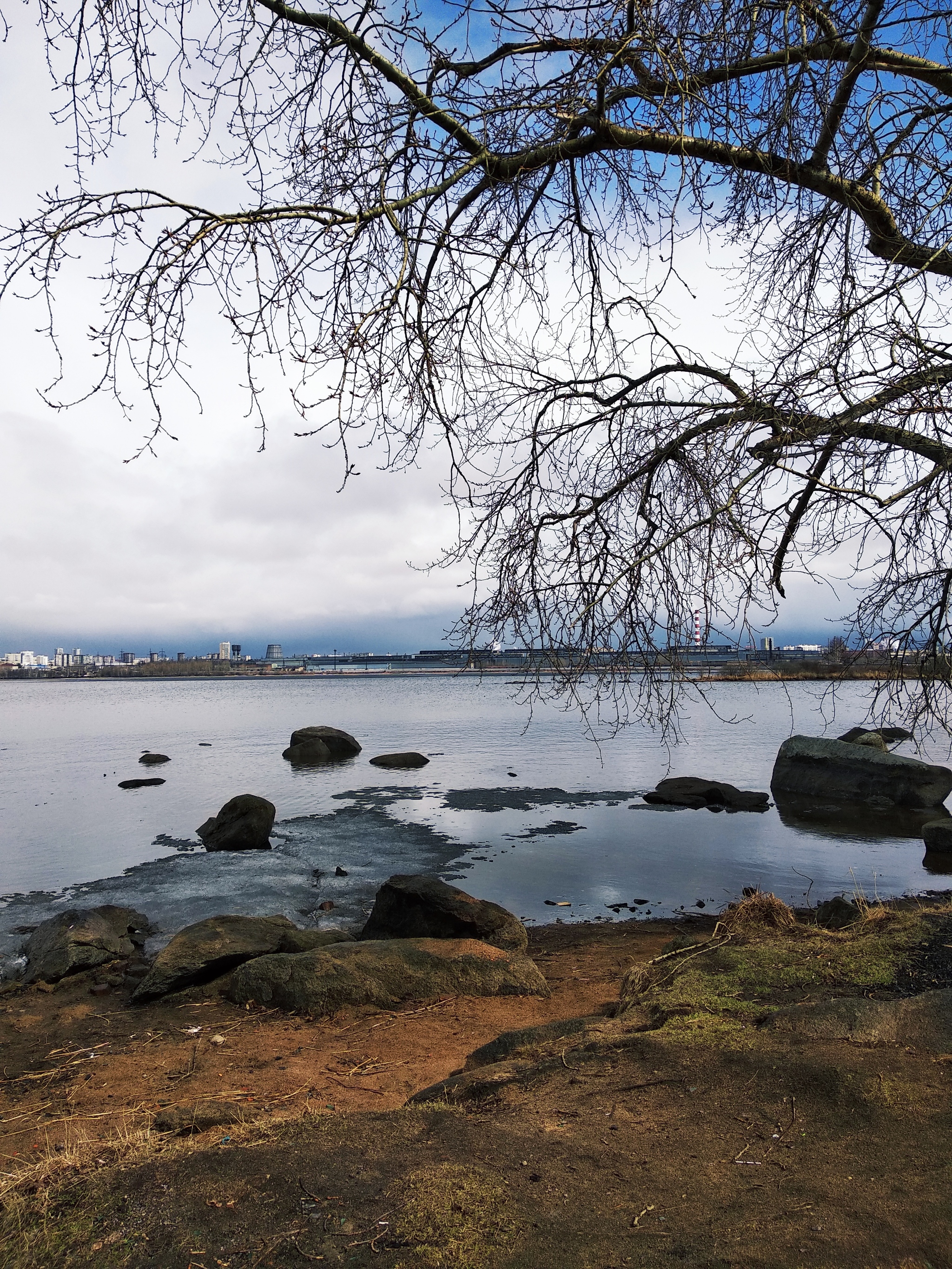 Just after training on the shore of the pond, I was relaxing. And here are a few photos of how the weather changed in about half an hour. Ekaterinburg (visa) - Nature, Ural, Self-isolation, 100m, Longpost