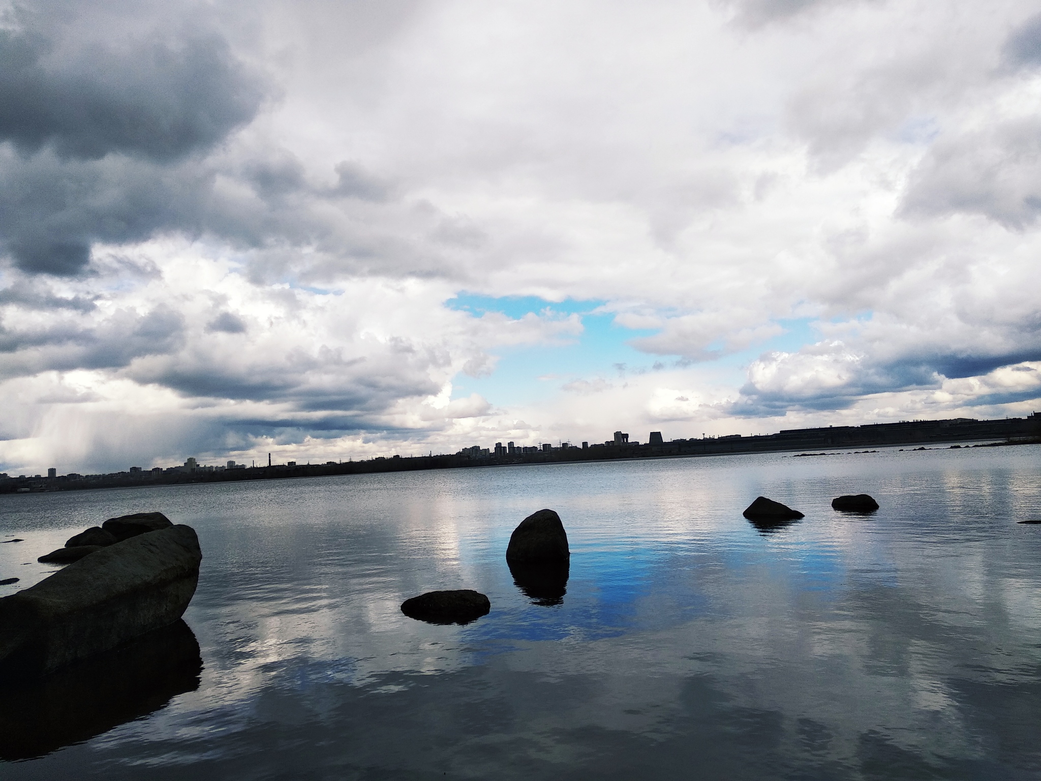 Just after training on the shore of the pond, I was relaxing. And here are a few photos of how the weather changed in about half an hour. Ekaterinburg (visa) - Nature, Ural, Self-isolation, 100m, Longpost