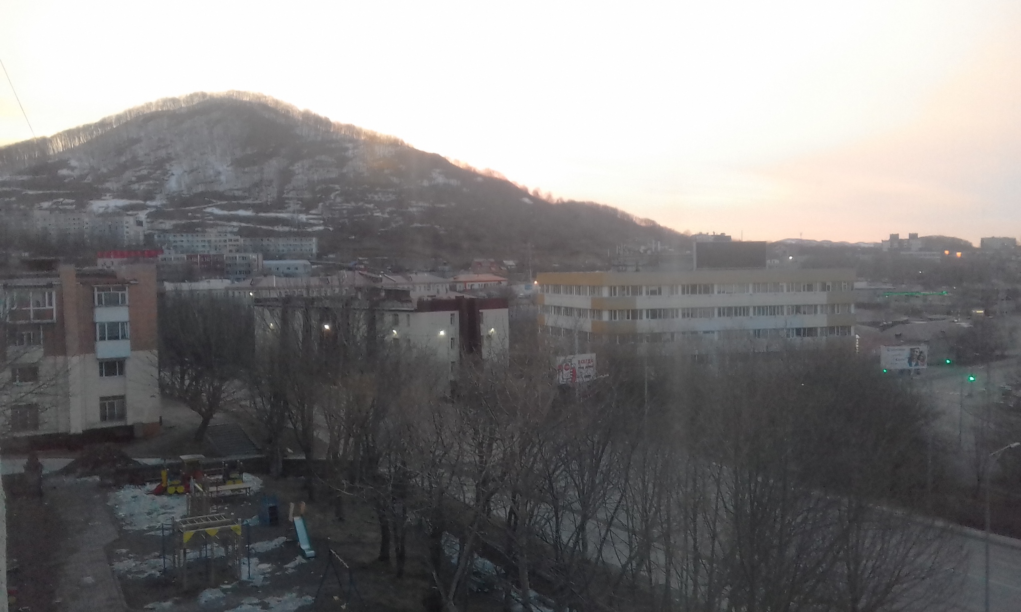 Kamchatka from a hotel window - My, Quarantine, Petropavlovsk-Kamchatsky, The mountains, Longpost