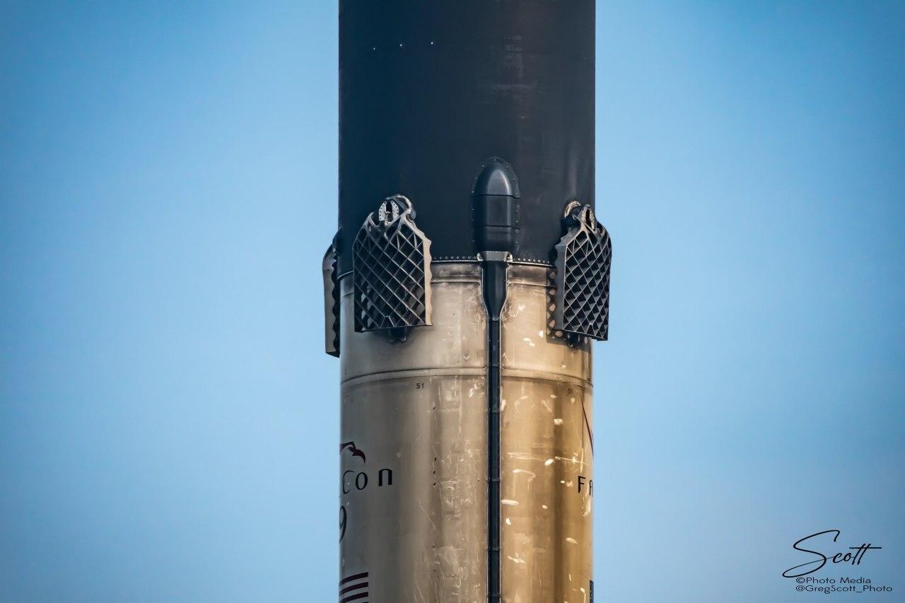 Falcon 9 B1051.4 at Port Canaveral after its fourth flight - Spacex, Falcon 9, Cape Canaveral, Longpost