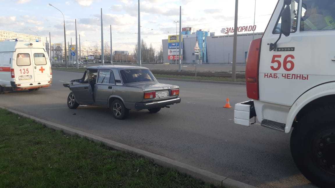 Столкнулись два ВАЗа, водителя одного из них пришлось извлекать из машины - ДТП, Авария, Столкновение, МЧС, Набережные Челны, Длиннопост