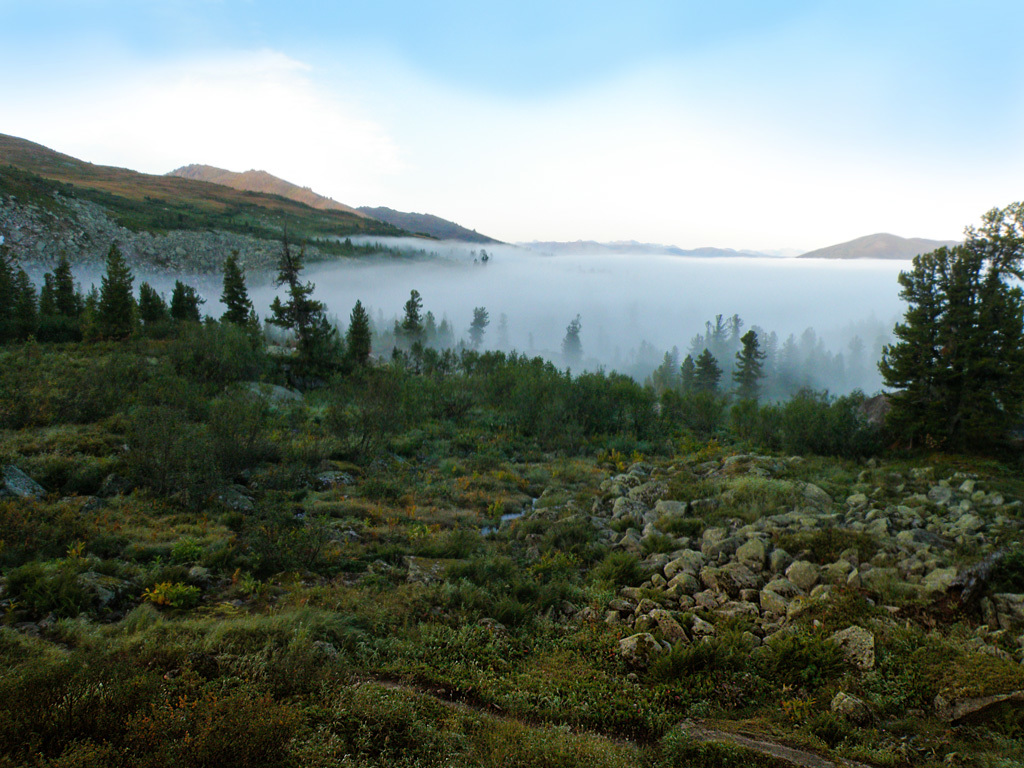 Hanging in the fairy fog - My, Ergaki, Travels, Fog, Landscape, Leisure, Holidays in Russia, Hanging Stone, Longpost