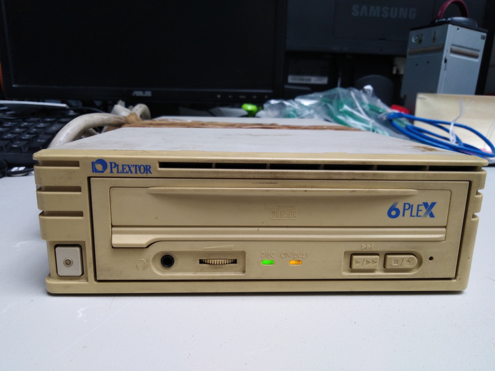 Внешний SCSI CD-ROM DRIVE - Моё, Ретро компьютер, Компьютерное железо, Дискета, Длиннопост