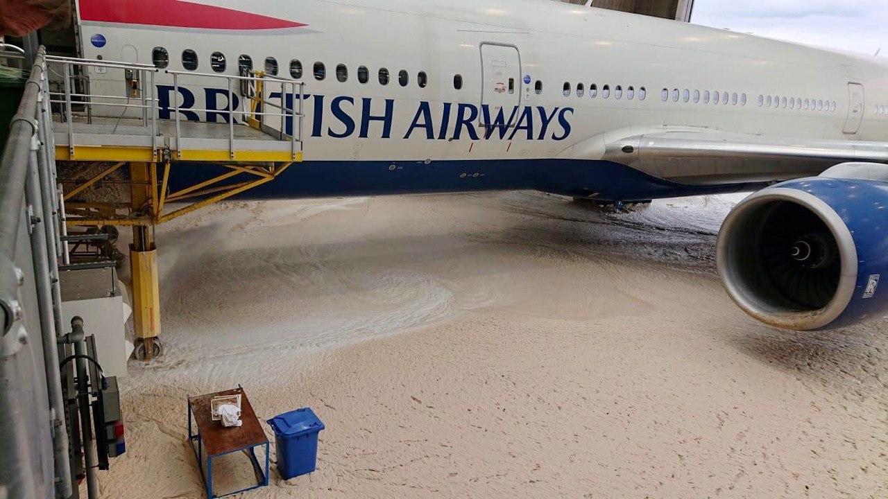 Another foam party at the airport - Aviation, Great Britain, London Heathrow, Fire safety, Incident, British Airways, Boeing 777, Video, Longpost