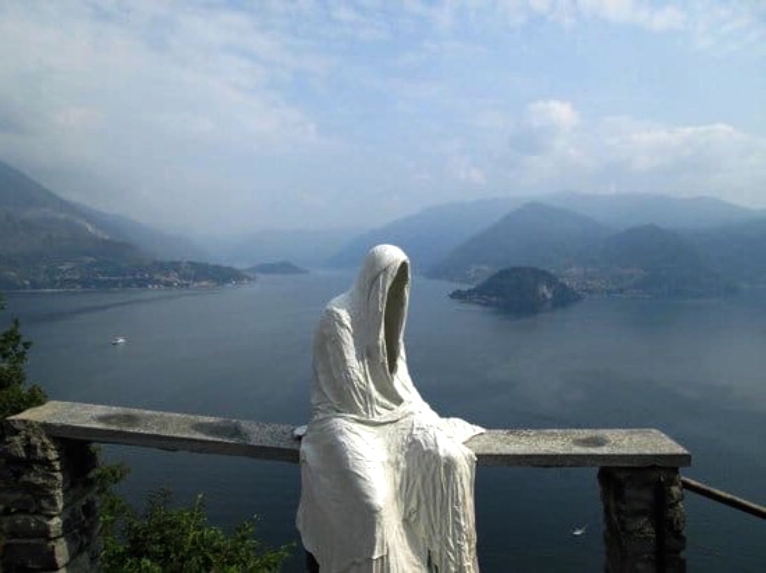 Sculptures of ghosts in the castle of Bezio on Lake Como - Lake Como, Призрак, Sculpture, Longpost