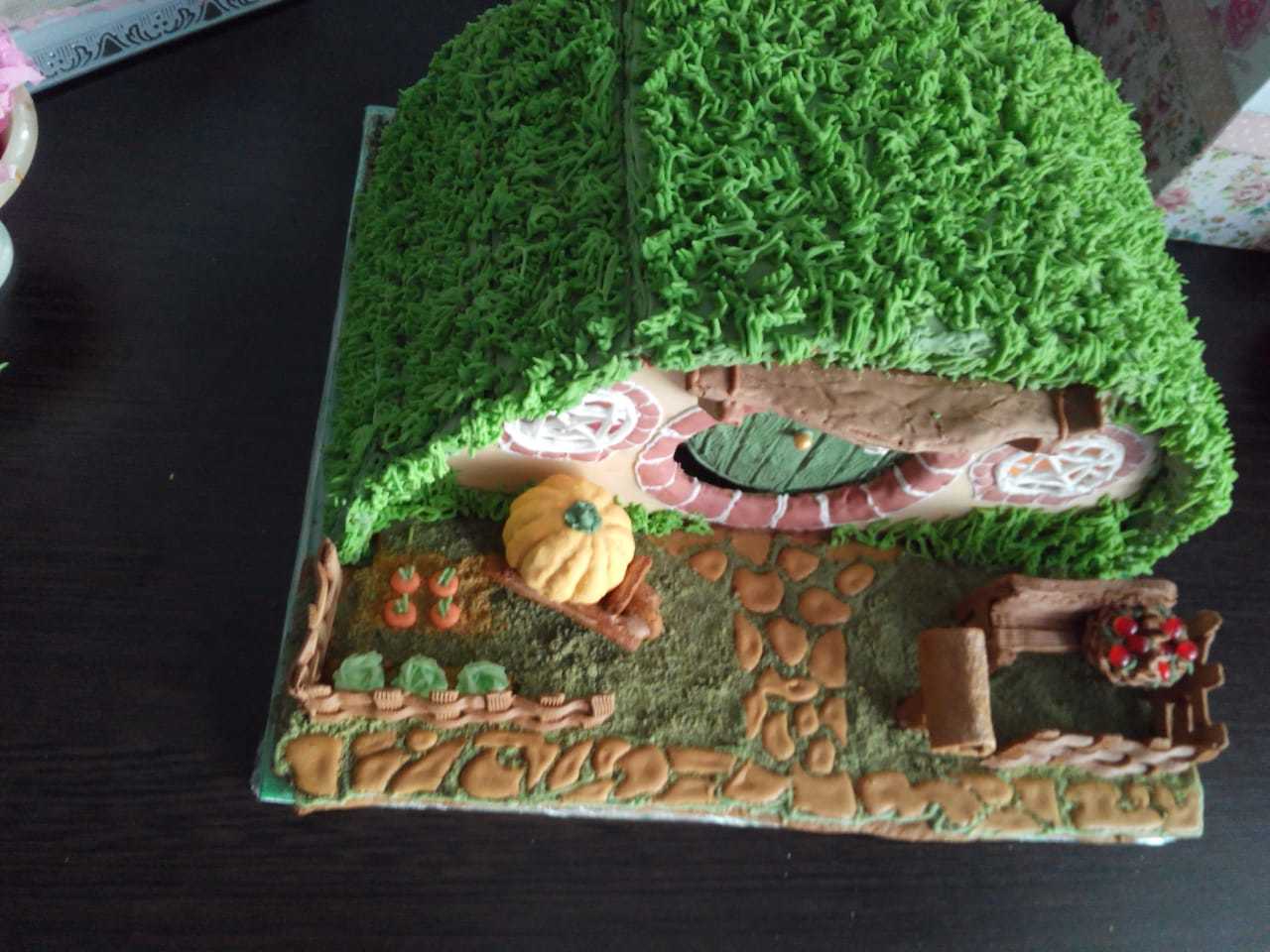 Gingerbread Torba-na-Kruche (Bag End) made by my mother for my birthday - My, The hobbit, Lord of the Rings, Torba-na-kruche, Gingerbread house, Longpost