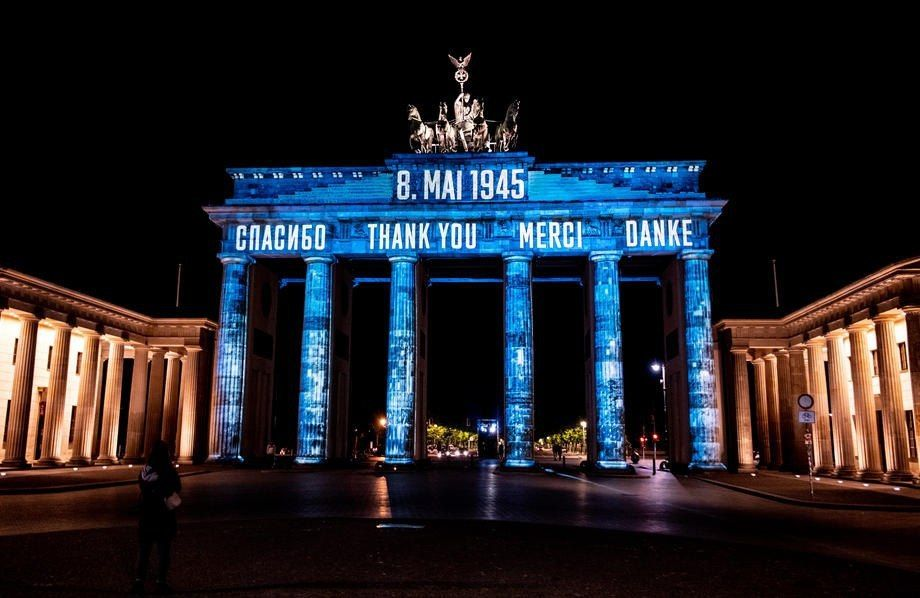 Thank you on the Brandenburg Gate - Brandenburg Gate, Berlin, Victory, Thank you, The Great Patriotic War