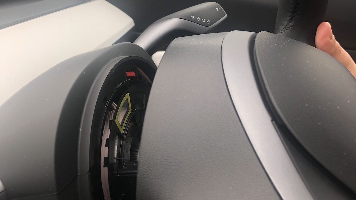 The steering wheel of a brand new Tesla fell off. Right while driving - Tesla, Auto, Steering wheel, Great Britain, Longpost, GIF