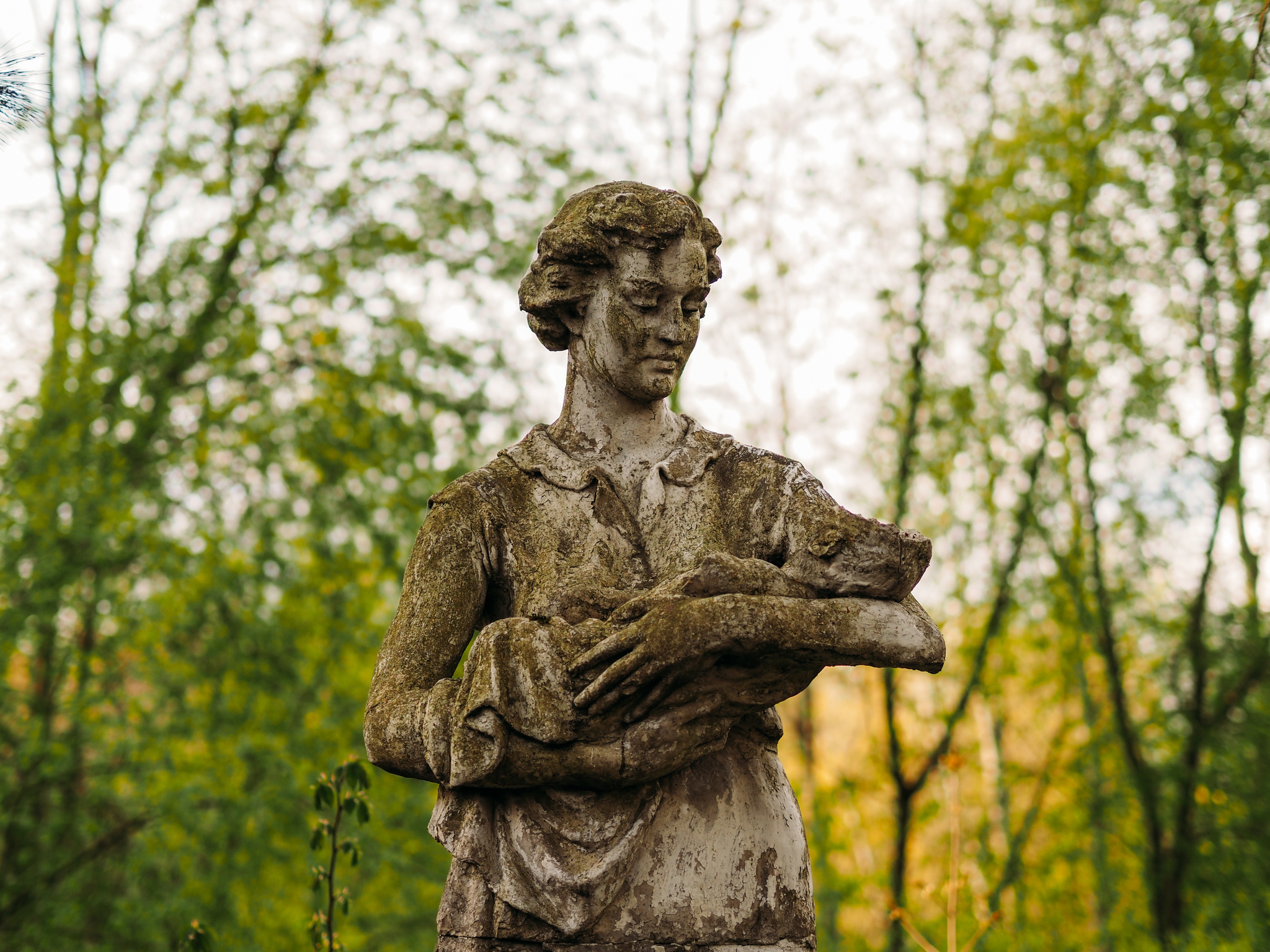 G. Lomonosov, Maksimov's Dacha, abandoned sculpture Mother with Child - My, Sculpture, Saint Petersburg, Longpost, Oranienbaum, Monument