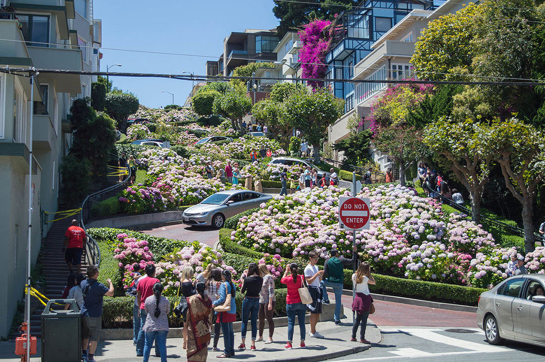 The crookedest street in the world - USA, San Francisco, Lombard street, Serpentine, Longpost