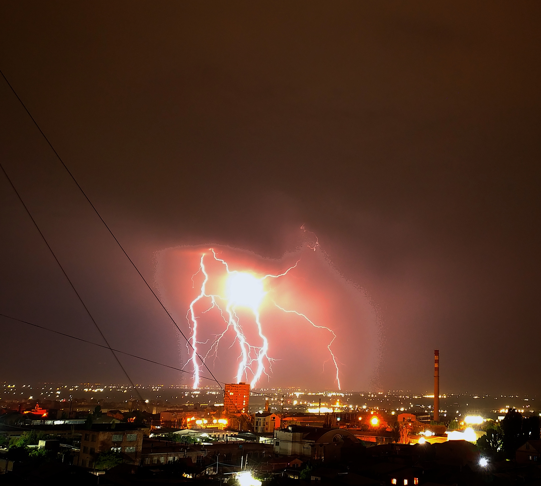 There was a thunderstorm at night, I took a photo of some lightning, part 1 - My, The photo, Mobile photography, Lightning, Thunderstorm, Night, Longpost