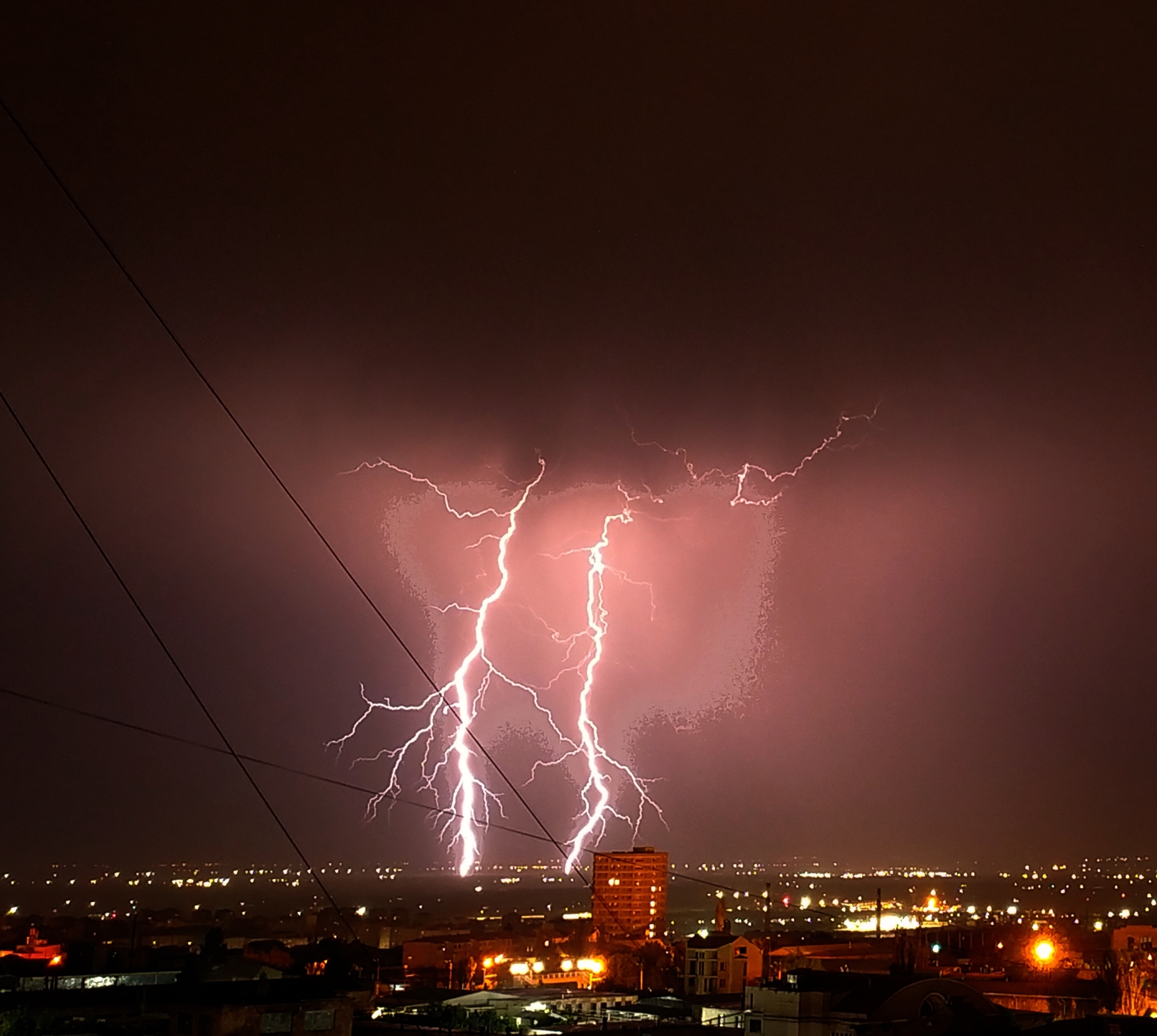 There was a thunderstorm at night, I took a photo of some lightning, part 1 - My, The photo, Mobile photography, Lightning, Thunderstorm, Night, Longpost