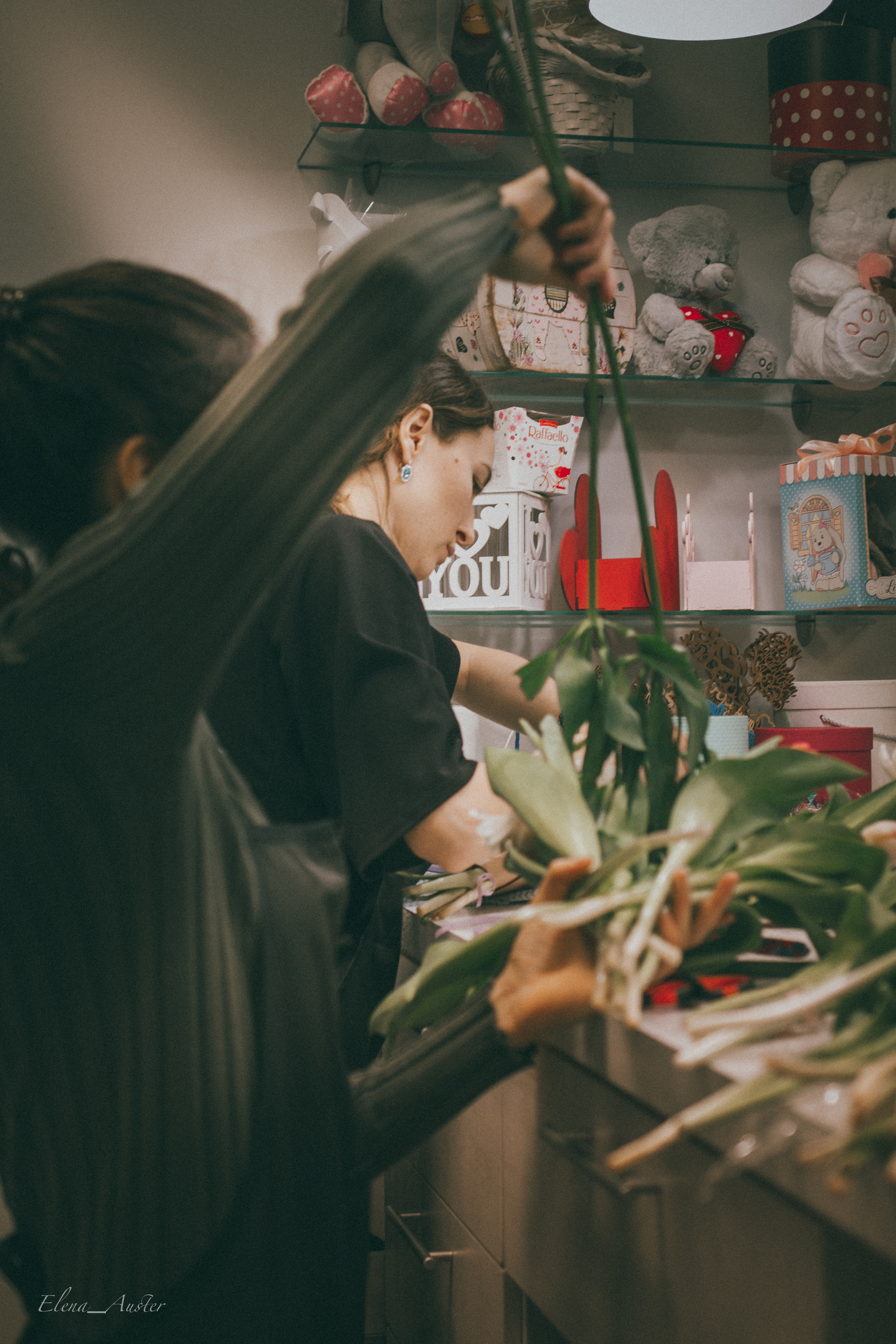 About how a woman got her hands on flowers. Part 2 - My, Beginning photographer, Flowers, The photo, Girls, Longpost