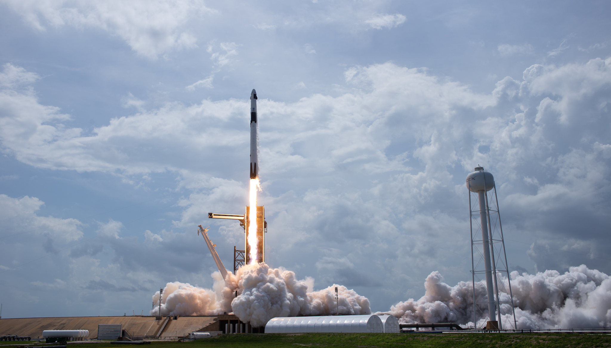 Photos of the launch of the Falcon 9 launch vehicle with the Crew Dragon manned spacecraft to the ISS - Spacex, NASA, Dragon 2, Falcon 9, Running, Space, Longpost