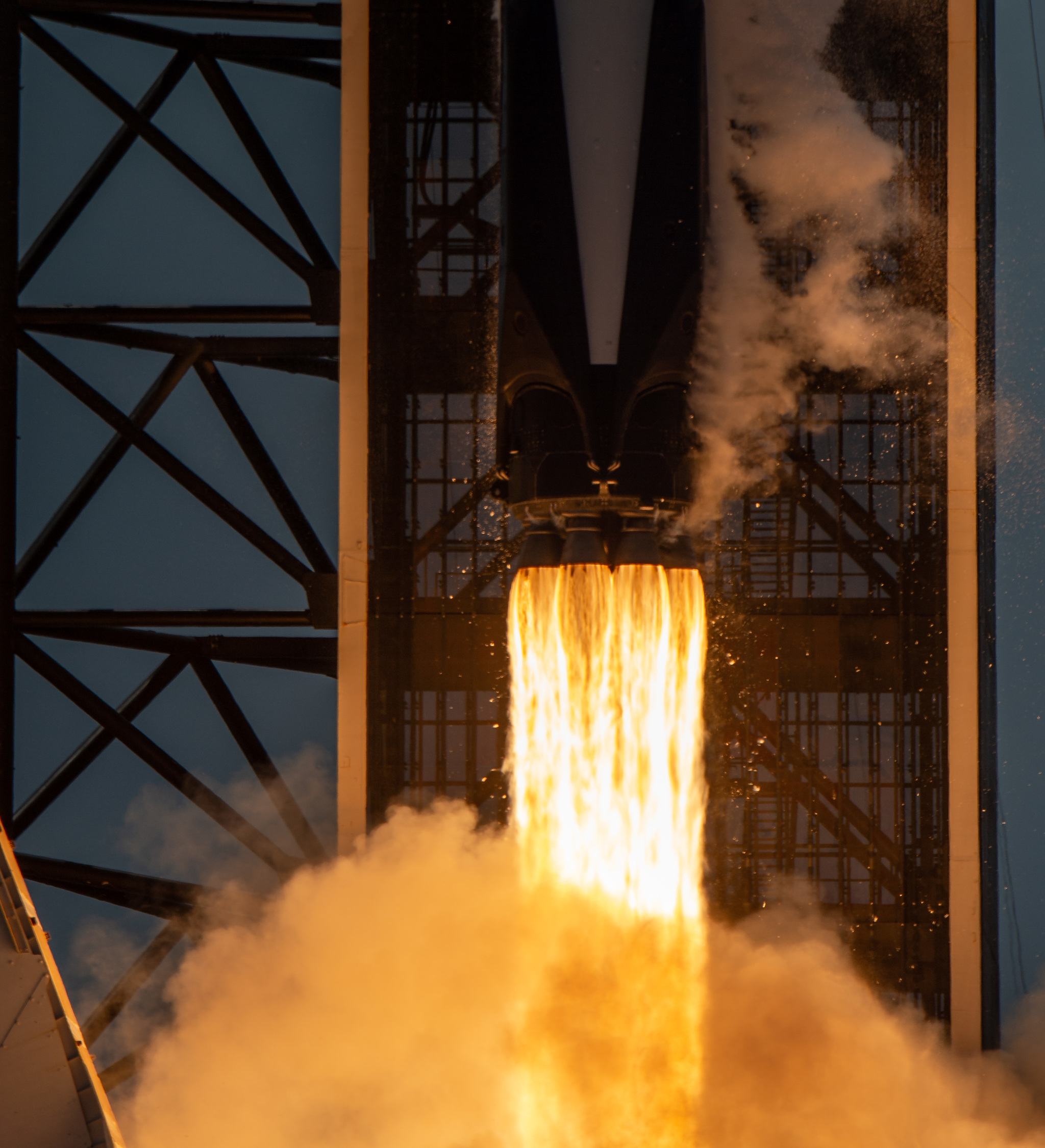 Photos of the launch of the Falcon 9 launch vehicle with the Crew Dragon manned spacecraft to the ISS - Spacex, NASA, Dragon 2, Falcon 9, Running, Space, Longpost