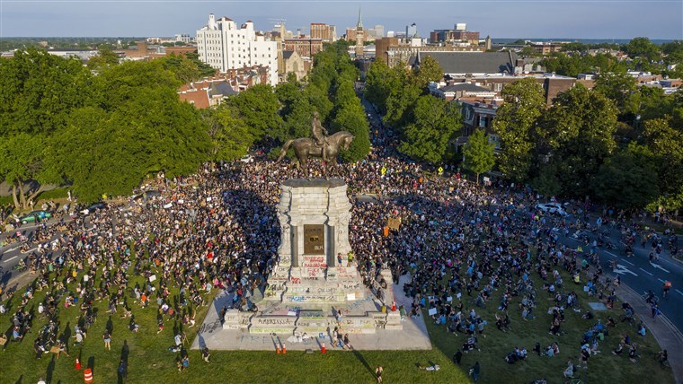 Black citizens of the United States achieved the demolition of the stunningly beautiful monument to General Lee with a 130-year history - USA, Death of George Floyd, Longpost, Monument, Demolition of the monument, Politics, General Lee