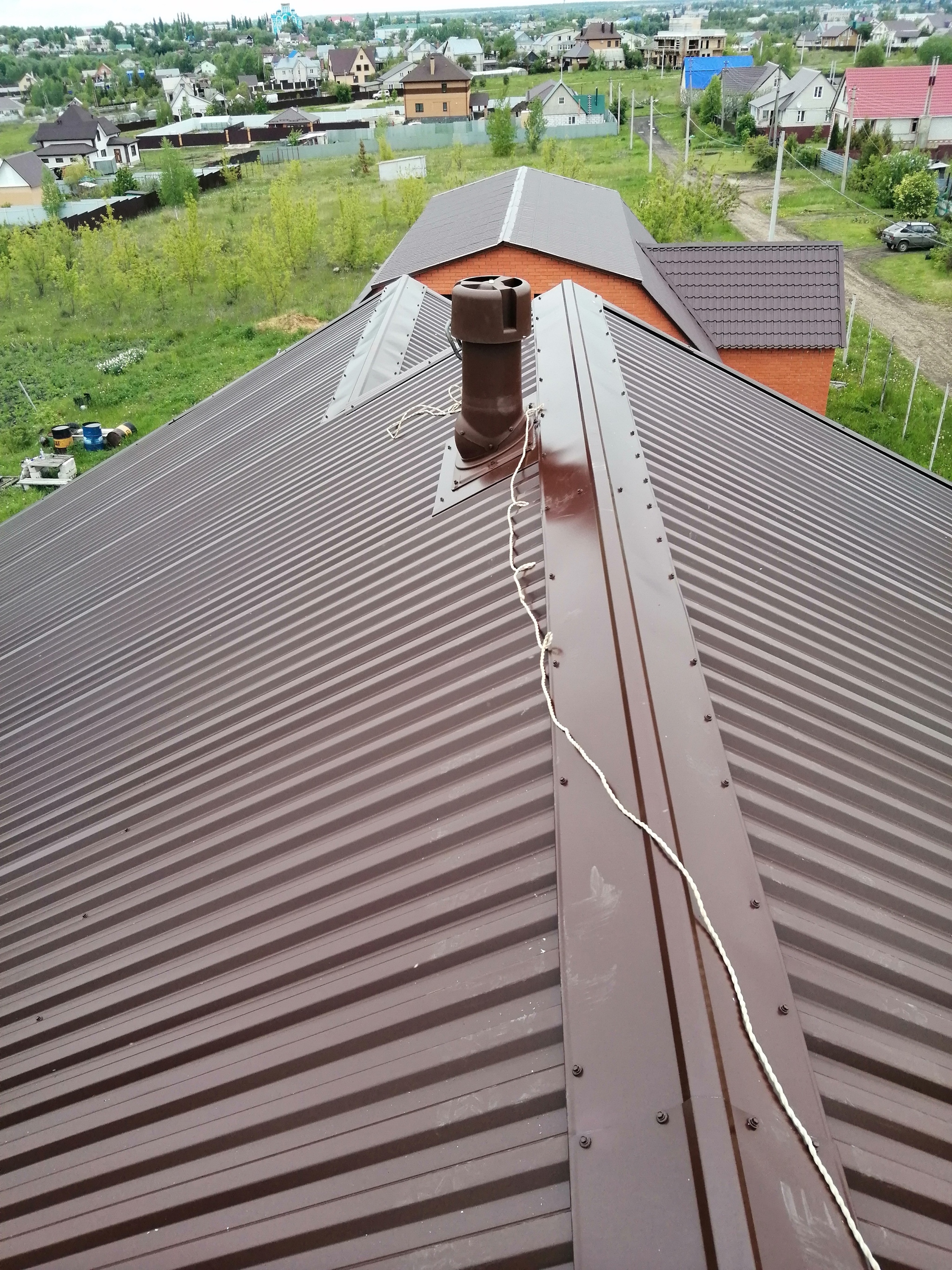 установка вентиляционного короба на крыше
