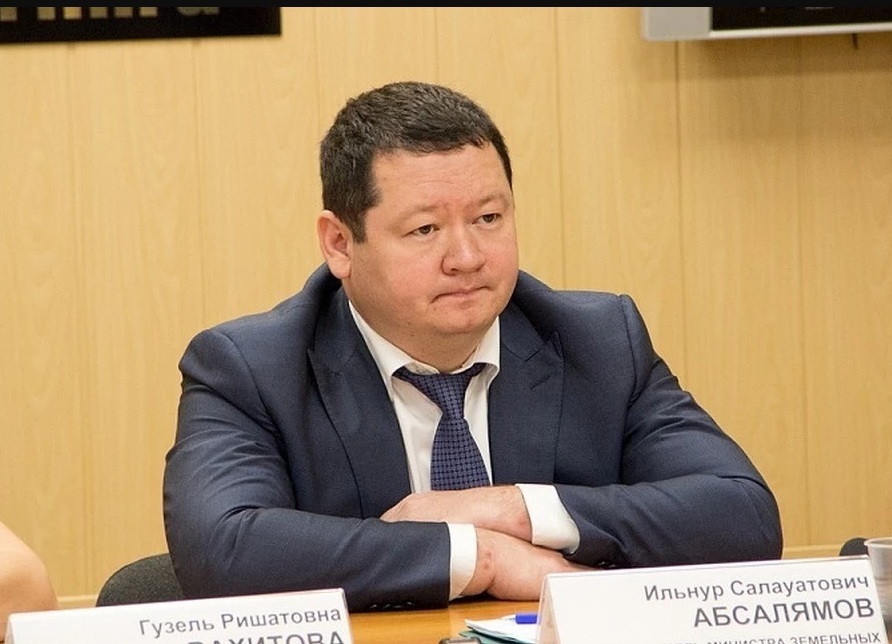 For a bribe of 3 million rubles, the head of the government of Bashkiria, Ilnur Absalyamov, was sentenced to 3 years of probation and a fine of 200 thousand rubles - Bribe, Court, Officials, Ufa, Negative