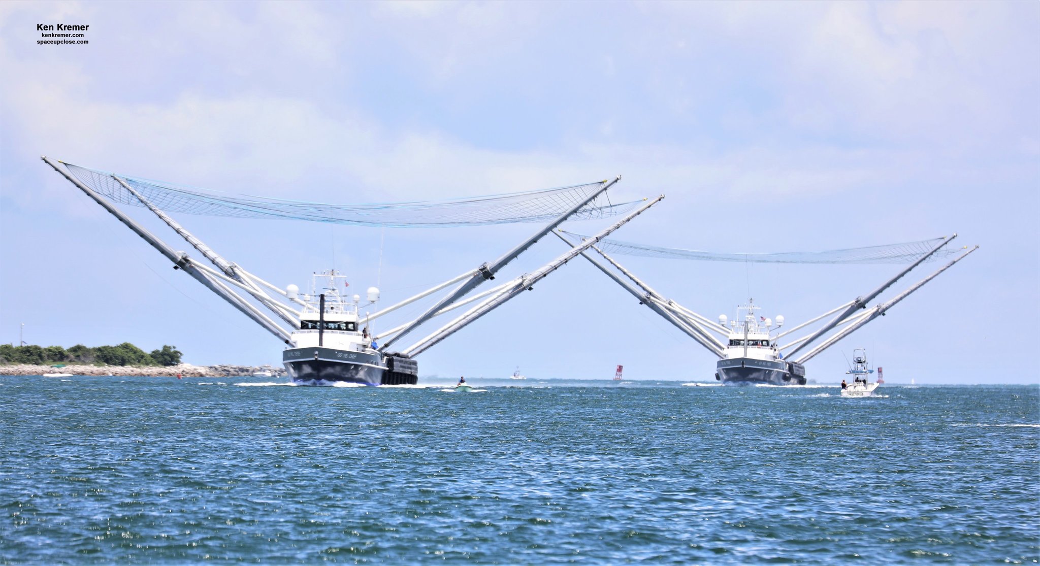 Two salvaged Falcon 9 fairing flaps arrived at Port Canaveral after the Starlink-8 mission - Spacex, Head fairing, Space, Falcon 9, Cape Canaveral, Blue origin, Longpost