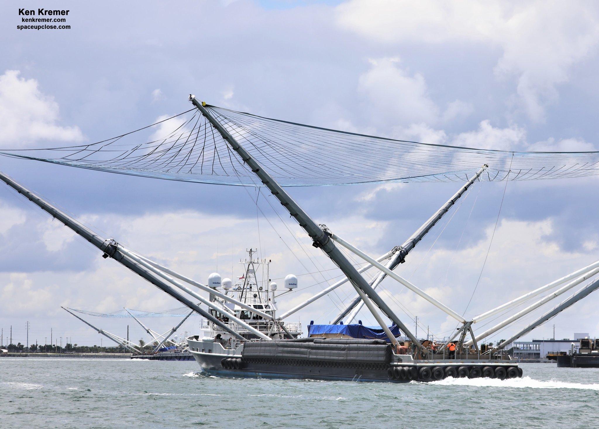 Two salvaged Falcon 9 fairing flaps arrived at Port Canaveral after the Starlink-8 mission - Spacex, Head fairing, Space, Falcon 9, Cape Canaveral, Blue origin, Longpost