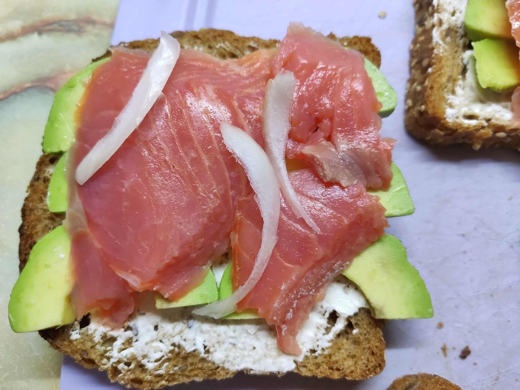 Тост с авокадо и форелью (Toast with avocado and trout) | Пикабу